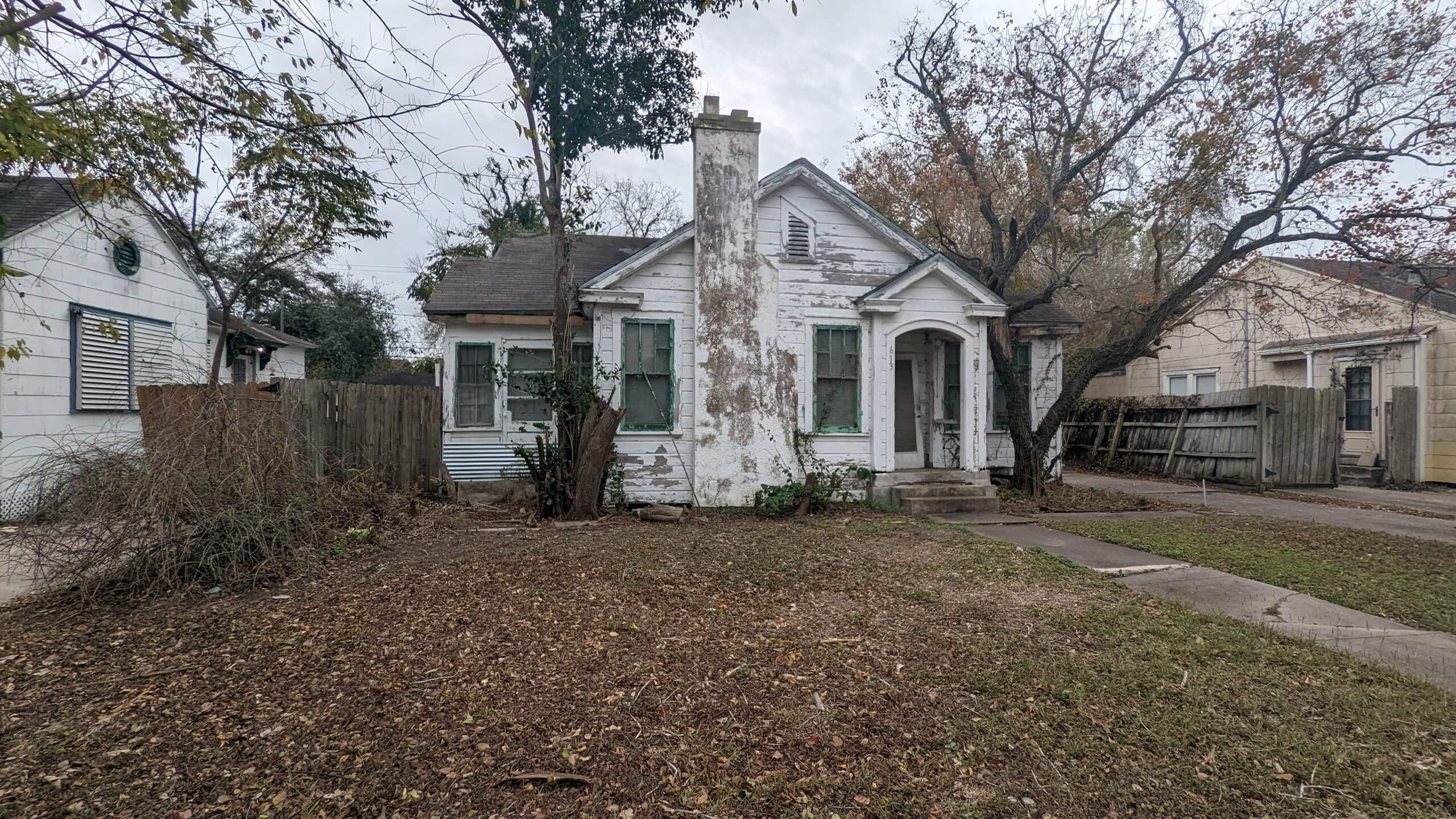 Factors to Consider Before Accepting a Cash Offer for a Vacant Property