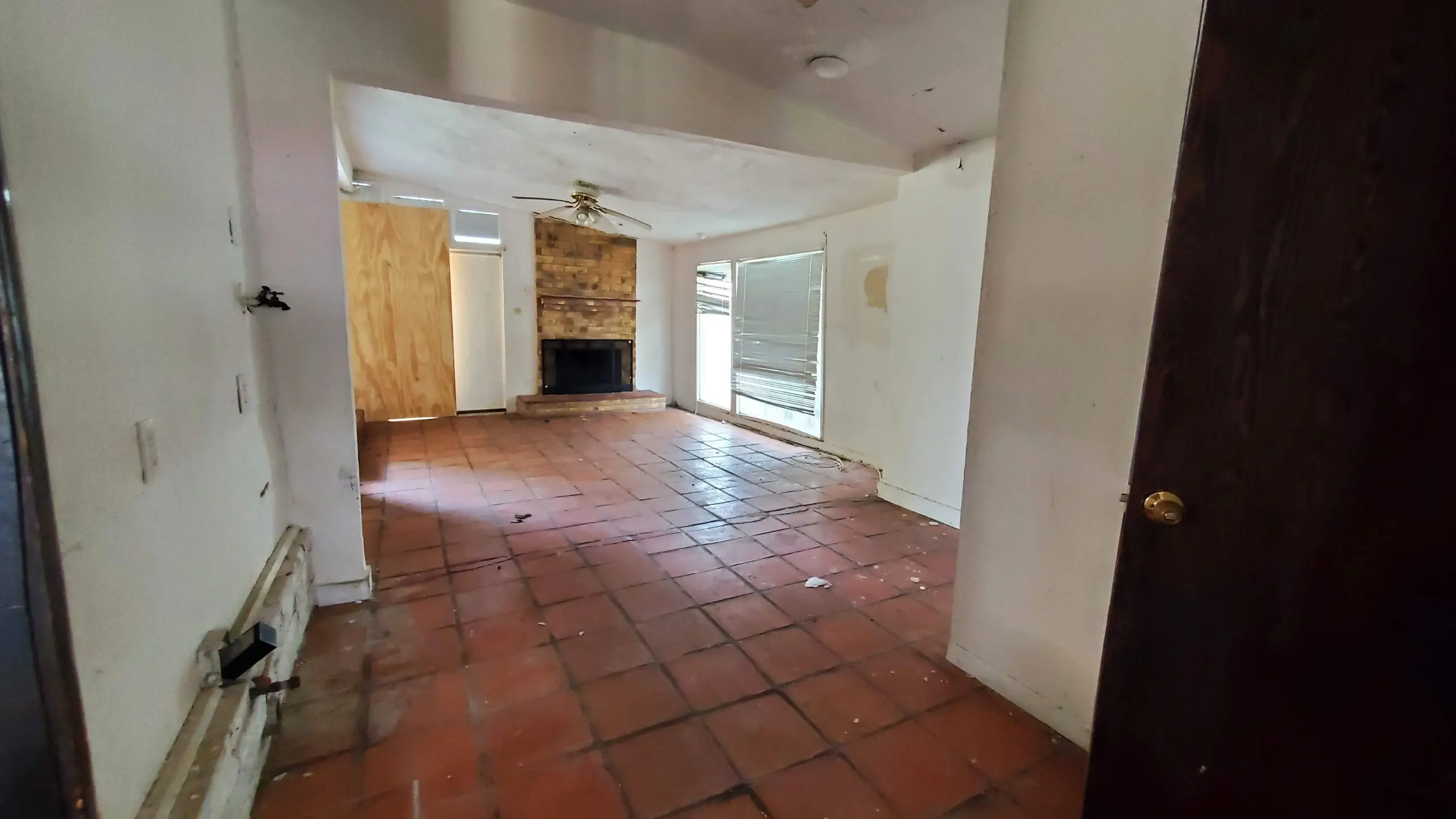 Moravian Village - before remodel flip home general room